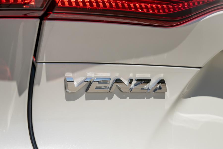 Логотип Toyota Venza Hybrid XLE 2020 года  (фото 33 из 35)